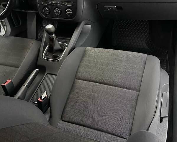 Серый Фольксваген Гольф, объемом двигателя 1.39 л и пробегом 172 тыс. км за 5500 $, фото 11 на Automoto.ua