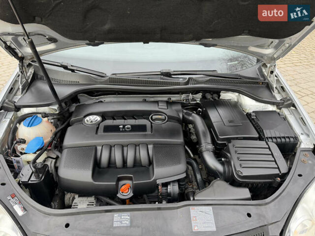 Серый Фольксваген Гольф, объемом двигателя 1.6 л и пробегом 247 тыс. км за 6800 $, фото 18 на Automoto.ua