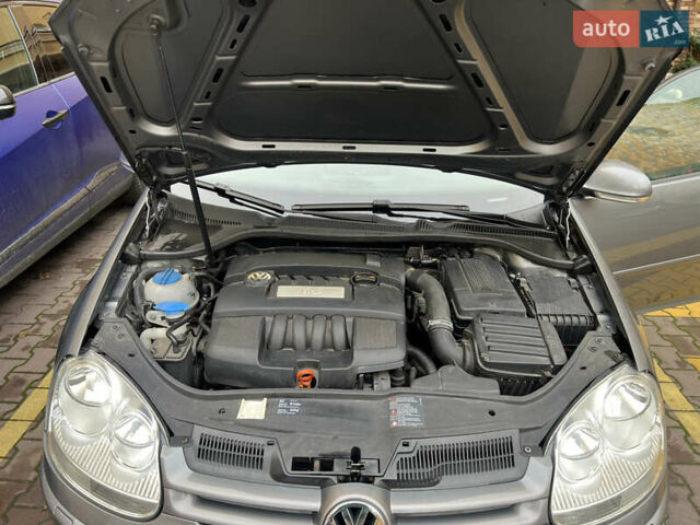 Серый Фольксваген Гольф, объемом двигателя 1.6 л и пробегом 220 тыс. км за 6300 $, фото 16 на Automoto.ua