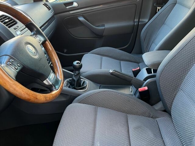 Серый Фольксваген Гольф, объемом двигателя 1.4 л и пробегом 211 тыс. км за 5400 $, фото 4 на Automoto.ua