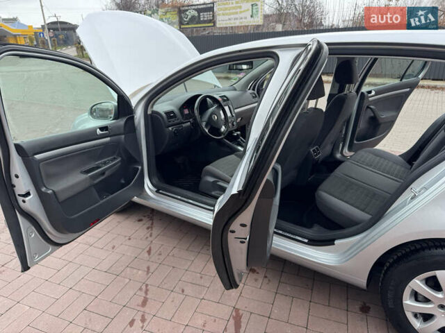 Сірий Фольксваген Гольф, об'ємом двигуна 1.6 л та пробігом 179 тис. км за 6899 $, фото 16 на Automoto.ua