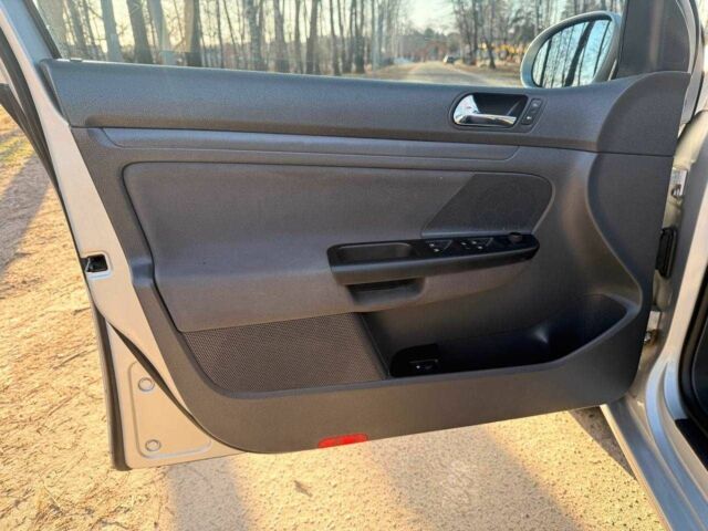 Серый Фольксваген Гольф, объемом двигателя 1.4 л и пробегом 176 тыс. км за 5700 $, фото 15 на Automoto.ua