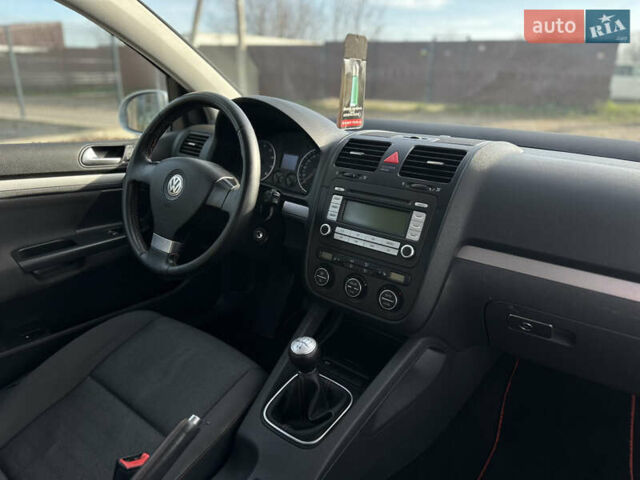 Серый Фольксваген Гольф, объемом двигателя 1.6 л и пробегом 235 тыс. км за 5100 $, фото 37 на Automoto.ua