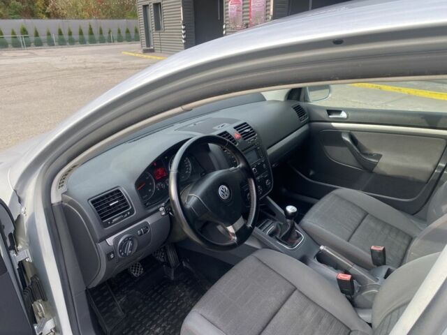 Серый Фольксваген Гольф, объемом двигателя 1.6 л и пробегом 173 тыс. км за 5000 $, фото 13 на Automoto.ua