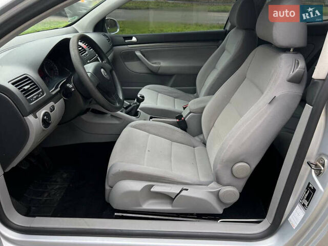 Серый Фольксваген Гольф, объемом двигателя 1.98 л и пробегом 177 тыс. км за 3999 $, фото 13 на Automoto.ua