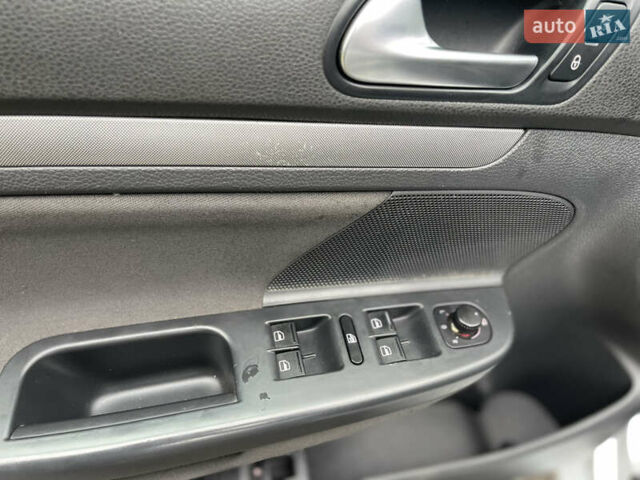 Серый Фольксваген Гольф, объемом двигателя 1.6 л и пробегом 216 тыс. км за 5750 $, фото 30 на Automoto.ua