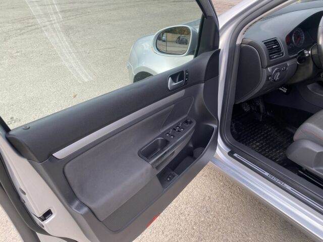 Серый Фольксваген Гольф, объемом двигателя 1.6 л и пробегом 173 тыс. км за 5000 $, фото 12 на Automoto.ua