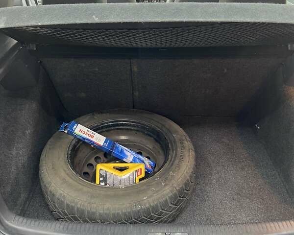 Серый Фольксваген Гольф, объемом двигателя 1.39 л и пробегом 172 тыс. км за 5500 $, фото 12 на Automoto.ua