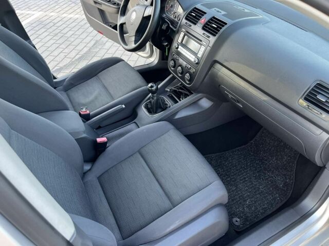 Серый Фольксваген Гольф, объемом двигателя 1.4 л и пробегом 179 тыс. км за 5600 $, фото 2 на Automoto.ua