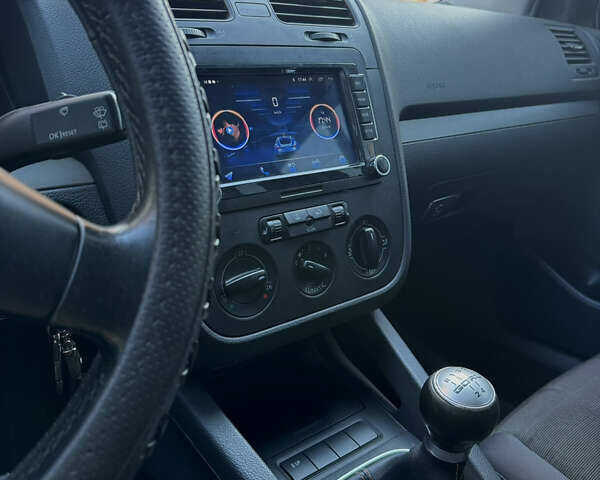 Серый Фольксваген Гольф, объемом двигателя 1.6 л и пробегом 232 тыс. км за 5900 $, фото 1 на Automoto.ua