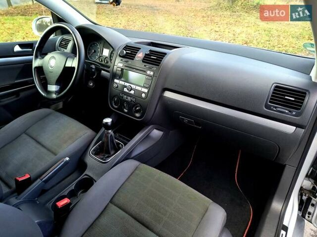 Серый Фольксваген Гольф, объемом двигателя 1.4 л и пробегом 235 тыс. км за 4699 $, фото 17 на Automoto.ua