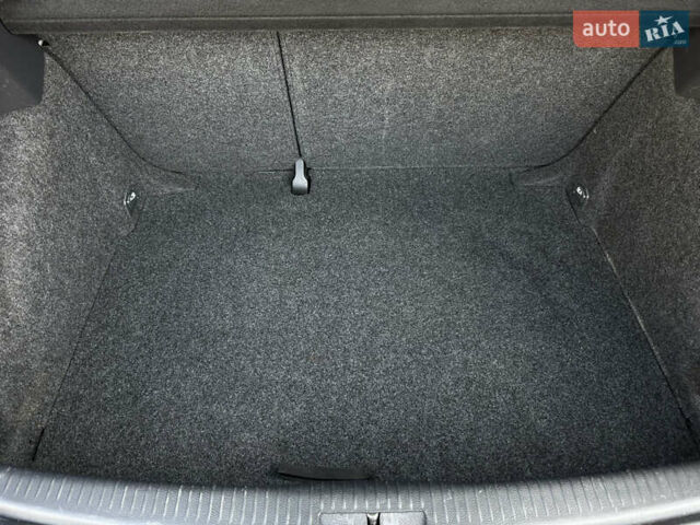 Серый Фольксваген Гольф, объемом двигателя 1.6 л и пробегом 235 тыс. км за 5100 $, фото 31 на Automoto.ua