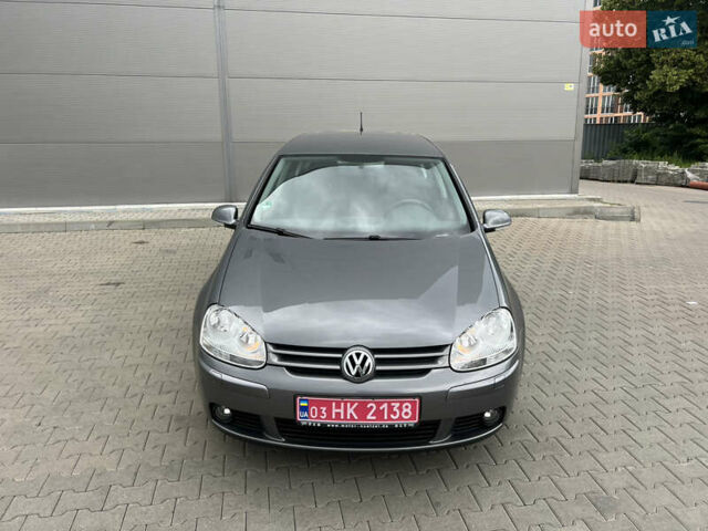 Серый Фольксваген Гольф, объемом двигателя 1.6 л и пробегом 245 тыс. км за 5600 $, фото 4 на Automoto.ua