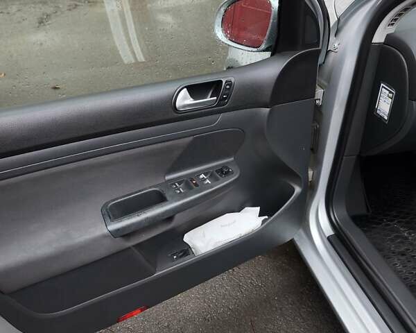 Сірий Фольксваген Гольф, об'ємом двигуна 1.6 л та пробігом 246 тис. км за 6400 $, фото 10 на Automoto.ua