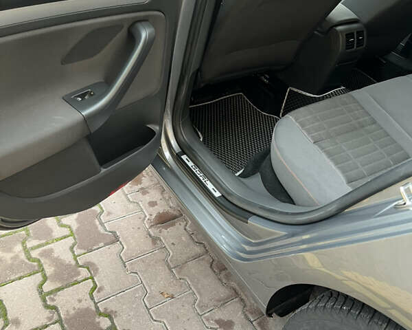 Серый Фольксваген Гольф, объемом двигателя 1.6 л и пробегом 220 тыс. км за 6300 $, фото 10 на Automoto.ua