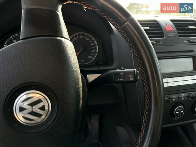 Серый Фольксваген Гольф, объемом двигателя 1.6 л и пробегом 235 тыс. км за 5100 $, фото 28 на Automoto.ua