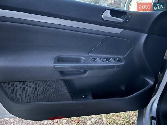 Серый Фольксваген Гольф, объемом двигателя 1.4 л и пробегом 183 тыс. км за 5600 $, фото 20 на Automoto.ua