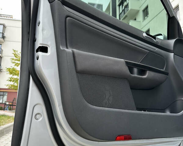 Сірий Фольксваген Гольф, об'ємом двигуна 1.6 л та пробігом 225 тис. км за 5700 $, фото 16 на Automoto.ua