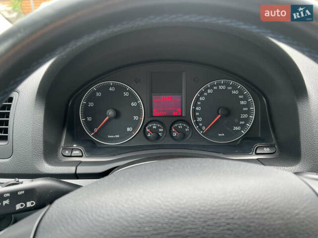 Серый Фольксваген Гольф, объемом двигателя 1.6 л и пробегом 245 тыс. км за 5600 $, фото 10 на Automoto.ua