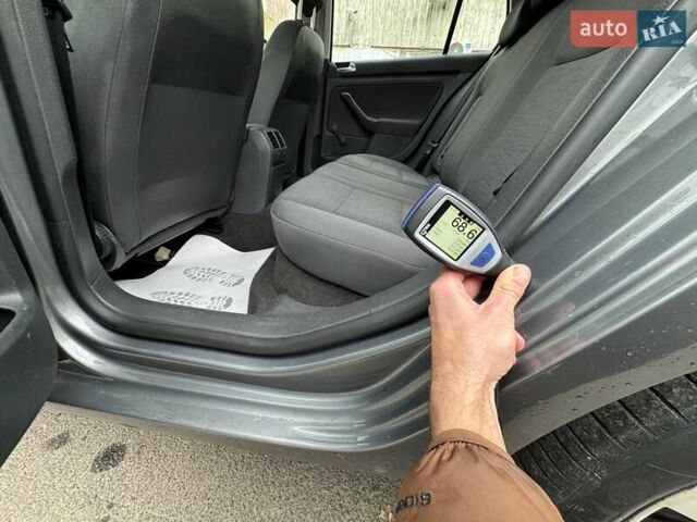 Серый Фольксваген Гольф, объемом двигателя 1.6 л и пробегом 262 тыс. км за 6950 $, фото 98 на Automoto.ua