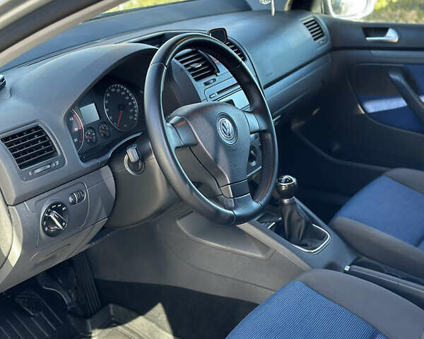 Серый Фольксваген Гольф, объемом двигателя 1.4 л и пробегом 150 тыс. км за 4900 $, фото 16 на Automoto.ua