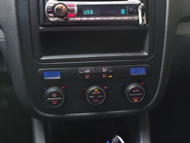 Сірий Фольксваген Гольф, об'ємом двигуна 1.6 л та пробігом 309 тис. км за 5700 $, фото 11 на Automoto.ua