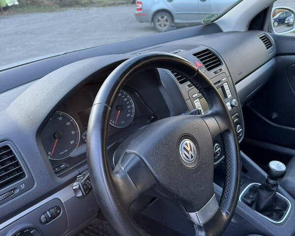 Серый Фольксваген Гольф, объемом двигателя 1.6 л и пробегом 240 тыс. км за 5850 $, фото 14 на Automoto.ua
