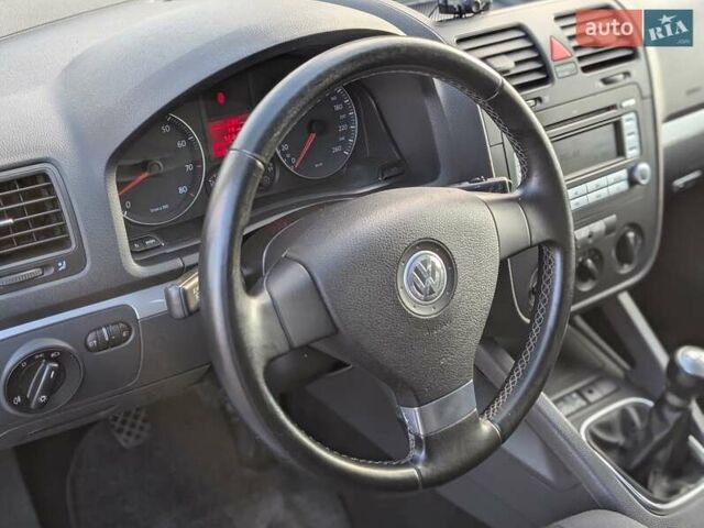 Серый Фольксваген Гольф, объемом двигателя 1.6 л и пробегом 244 тыс. км за 5950 $, фото 27 на Automoto.ua