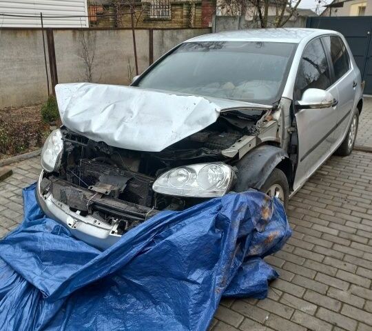 Серый Фольксваген Гольф, объемом двигателя 1.6 л и пробегом 180 тыс. км за 1900 $, фото 9 на Automoto.ua