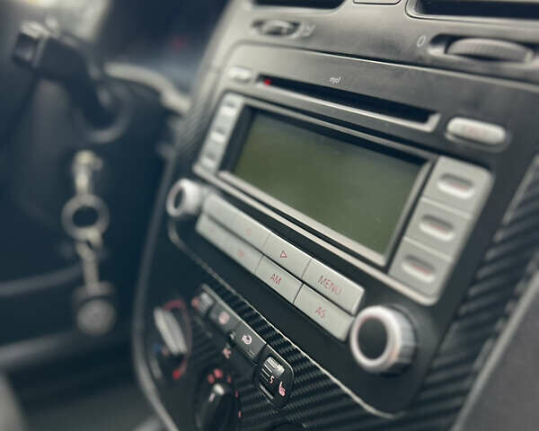 Серый Фольксваген Гольф, объемом двигателя 1.4 л и пробегом 229 тыс. км за 4600 $, фото 11 на Automoto.ua