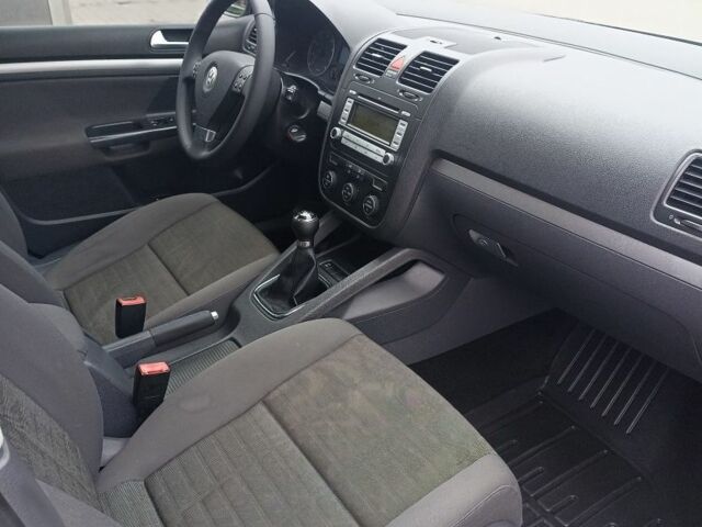 Серый Фольксваген Гольф, объемом двигателя 1.6 л и пробегом 230 тыс. км за 6199 $, фото 6 на Automoto.ua