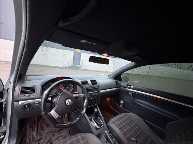 Серый Фольксваген Гольф, объемом двигателя 2 л и пробегом 216 тыс. км за 5000 $, фото 16 на Automoto.ua