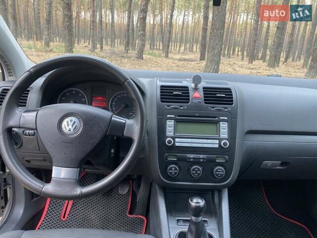 Серый Фольксваген Гольф, объемом двигателя 1.6 л и пробегом 235 тыс. км за 6500 $, фото 8 на Automoto.ua