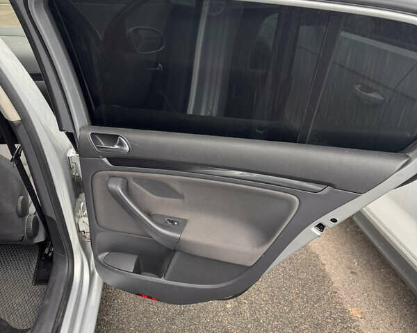 Серый Фольксваген Гольф, объемом двигателя 1.9 л и пробегом 298 тыс. км за 5600 $, фото 22 на Automoto.ua