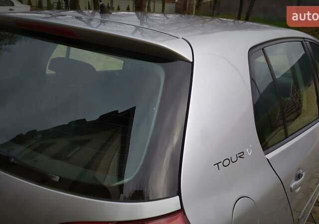 Сірий Фольксваген Гольф, об'ємом двигуна 1.6 л та пробігом 200 тис. км за 6950 $, фото 100 на Automoto.ua