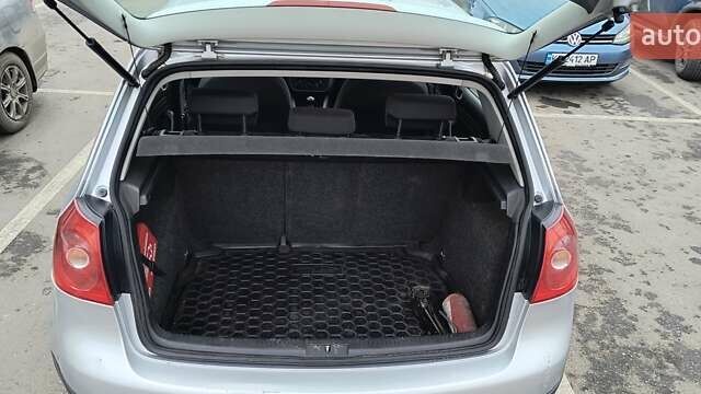 Сірий Фольксваген Гольф, об'ємом двигуна 1.39 л та пробігом 252 тис. км за 6000 $, фото 5 на Automoto.ua