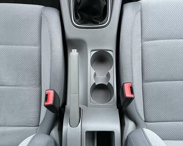 Серый Фольксваген Гольф, объемом двигателя 1.4 л и пробегом 233 тыс. км за 6750 $, фото 33 на Automoto.ua