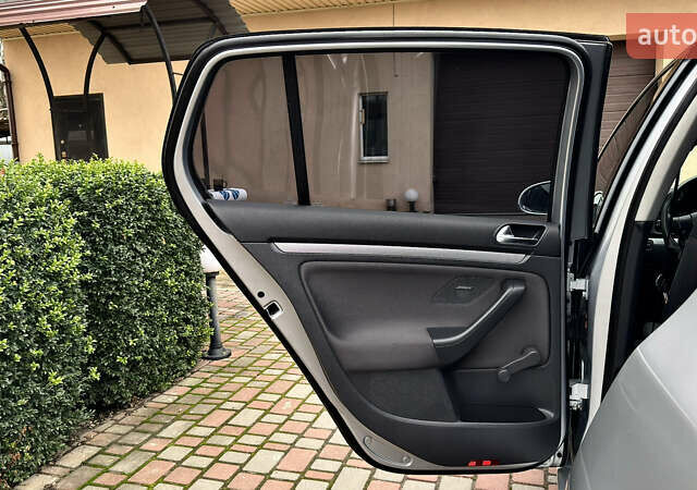 Серый Фольксваген Гольф, объемом двигателя 1.6 л и пробегом 178 тыс. км за 6556 $, фото 37 на Automoto.ua