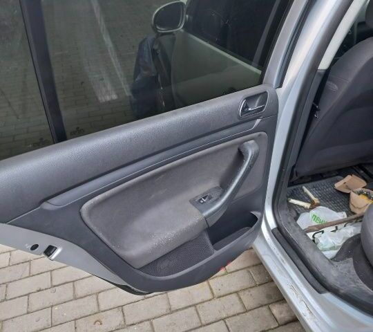 Серый Фольксваген Гольф, объемом двигателя 1.6 л и пробегом 180 тыс. км за 1900 $, фото 6 на Automoto.ua