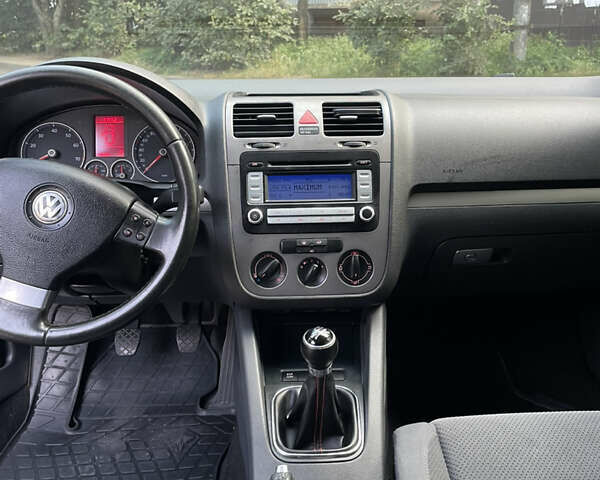 Фольксваген Гольф 2007 у Вінниці на Automoto.ua Сірий Фольксваген Гольф, об'ємом двигуна 1.6 л та пробігом 148 тис. км за 4999 $, фото 11 на Automoto.ua