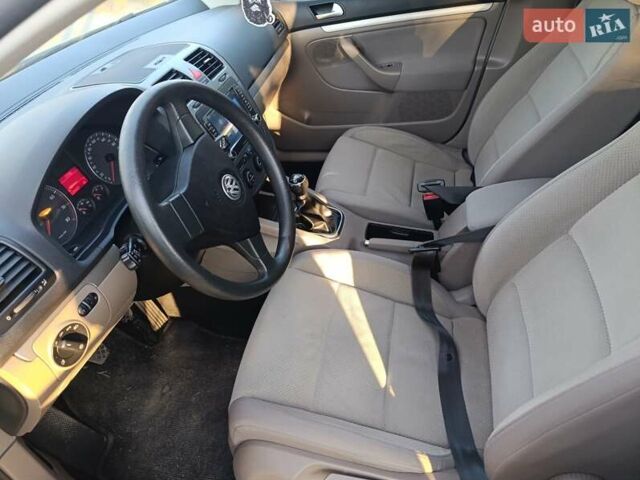 Сірий Фольксваген Гольф, об'ємом двигуна 1.4 л та пробігом 230 тис. км за 5700 $, фото 5 на Automoto.ua