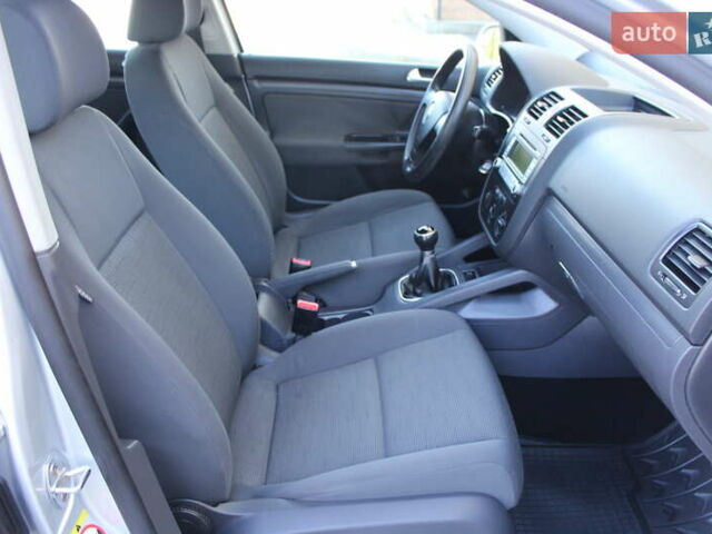 Серый Фольксваген Гольф, объемом двигателя 1.6 л и пробегом 195 тыс. км за 5890 $, фото 70 на Automoto.ua