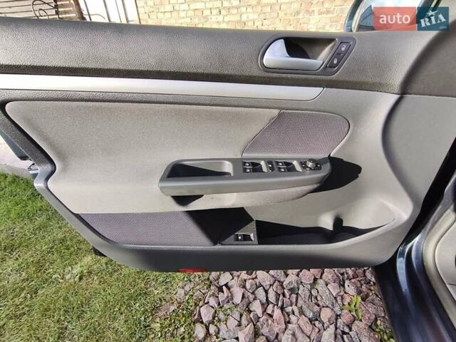 Серый Фольксваген Гольф, объемом двигателя 1.4 л и пробегом 221 тыс. км за 5600 $, фото 34 на Automoto.ua