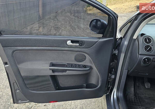 Серый Фольксваген Гольф, объемом двигателя 1.39 л и пробегом 270 тыс. км за 6000 $, фото 14 на Automoto.ua