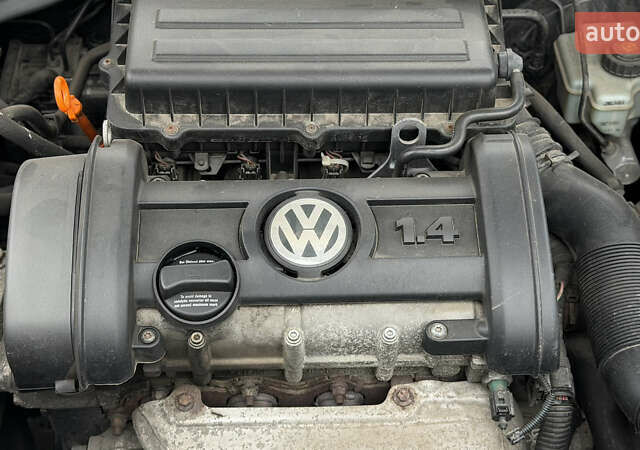 Серый Фольксваген Гольф, объемом двигателя 1.4 л и пробегом 239 тыс. км за 5150 $, фото 43 на Automoto.ua