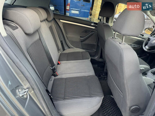 Серый Фольксваген Гольф, объемом двигателя 1.6 л и пробегом 154 тыс. км за 6200 $, фото 19 на Automoto.ua