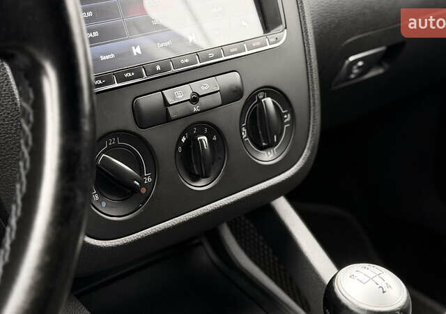 Серый Фольксваген Гольф, объемом двигателя 1.4 л и пробегом 239 тыс. км за 5150 $, фото 26 на Automoto.ua