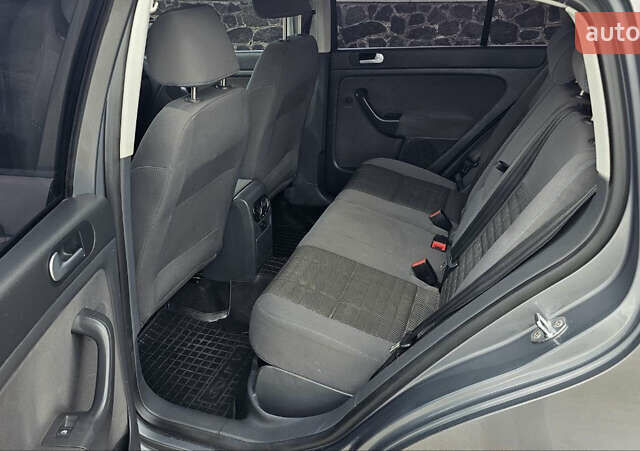 Серый Фольксваген Гольф, объемом двигателя 1.39 л и пробегом 270 тыс. км за 6000 $, фото 13 на Automoto.ua