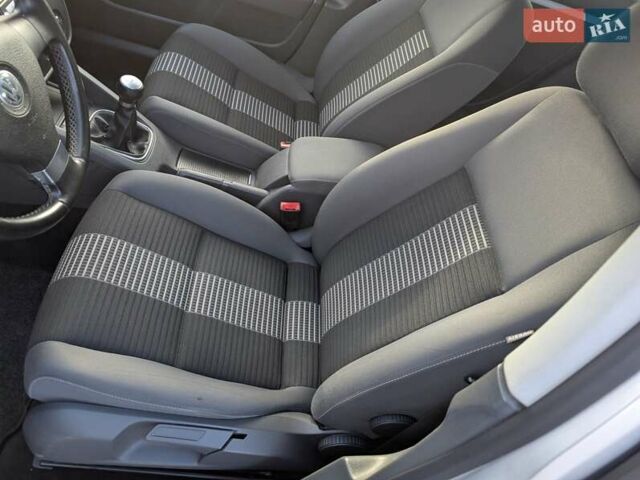 Серый Фольксваген Гольф, объемом двигателя 1.6 л и пробегом 244 тыс. км за 5950 $, фото 29 на Automoto.ua