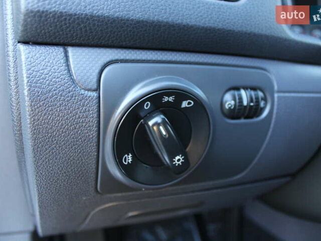 Серый Фольксваген Гольф, объемом двигателя 1.6 л и пробегом 195 тыс. км за 5990 $, фото 47 на Automoto.ua